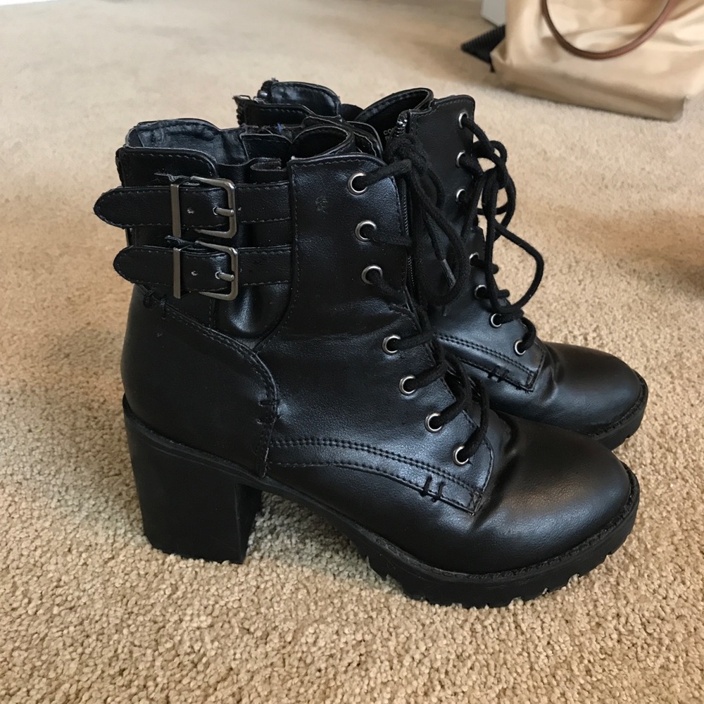 Steve Madden black lace up boots